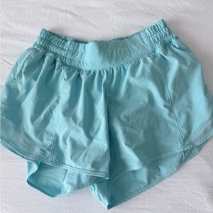 Lululemon Hotty Hot 4 in Shorts